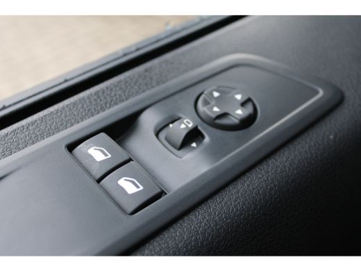 Peugeot e-Expert EV L2 75 kWh | NAVIGATIE | SENSOREN | APPLE CARPLAY/ANDROID AUTO | ActivLease financial lease