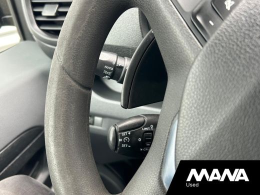 Peugeot Expert 231S 2.0 BlueHDI 180PK Automaat Premium Stoelverwarming Imperiaal Trekhaak Cruise Navi ActivLease financial lease