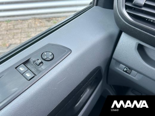 Peugeot Expert 231S 2.0 BlueHDI 180PK Automaat Premium Stoelverwarming Imperiaal Trekhaak Cruise Navi ActivLease financial lease