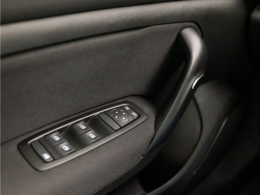 Renault Mégane Estate 1.2 TCe Limited Sport (VIRTUAL COCKPIT, APPLE CARPLAY, NAVIGATIE, CLIMATE, SPORTSTOELEN, GETINT G... ActivLease financial lease