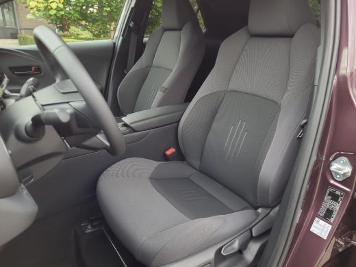 Toyota C-HR 1.8 Hybrid 140 Dynamic | Apple CarPlay | Navigatie | Blindspot | Rijklaarprijs incl garantie | ActivLease financial lease