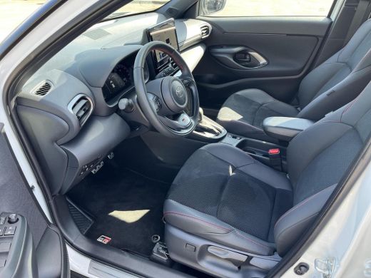 Toyota Yaris Cross 1.5 Hybrid 130 GR Sport | Navigatie | Apple CarPlay/Android auto | Elektrische achterklep ActivLease financial lease