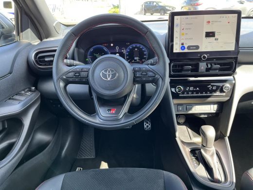 Toyota Yaris Cross 1.5 Hybrid 130 GR Sport | Navigatie | Apple CarPlay/Android auto | Elektrische achterklep ActivLease financial lease