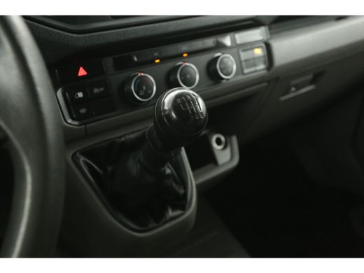 Volkswagen Crafter 35 2.0 TDI L3H3 | Laadlift | Airco | Camera | Cruise | Carplay | Parkeersensoren ActivLease financial lease