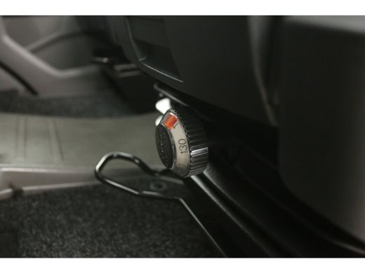 Volkswagen Crafter 35 2.0 TDI L3H3 | Laadlift | Airco | Camera | Cruise | Carplay | Parkeersensoren ActivLease financial lease