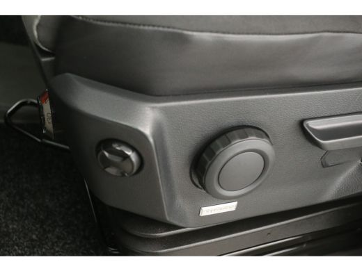 Volkswagen Crafter 35 2.0 TDI L3H3 | Laadlift | Airco | Camera | Cruise | Carplay | Parkeersensoren ActivLease financial lease