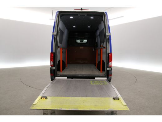 Volkswagen Crafter 35 2.0 TDI L3H3 | Laadlift | Airco | Camera | Cruise | Carplay | Parkeersensoren ActivLease financial lease