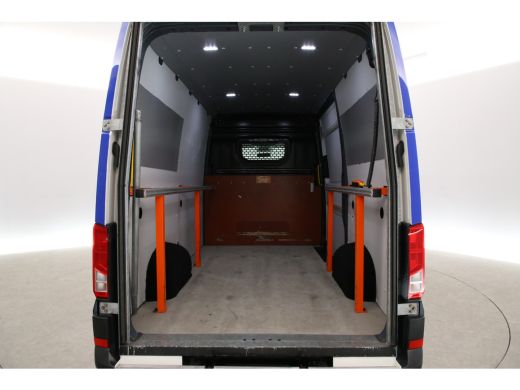 Volkswagen Crafter 35 2.0 TDI L3H3 | Laadlift | Airco | Camera | Cruise | Carplay | Parkeersensoren ActivLease financial lease