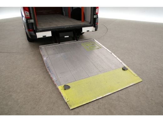 Volkswagen Crafter 35 2.0 TDI L3H3 | Laadlift | Airco | Camera | Cruise | Carplay | Parkeersensoren ActivLease financial lease