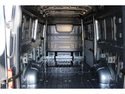 Volkswagen Crafter 35 2.0 TDI L3H3 Exclusive BPM Vrij | 177 pk | ACC | Navigatie | Digtiale Cockpit | Diefstalalarm ... ActivLease financial lease