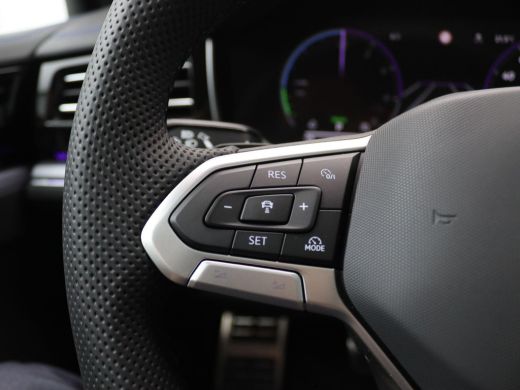 Volkswagen Touareg 3.0 TSi eHybrid 4MOTION R Edition 463PK DSG Pano-Schuifdak, Puglia Leder, 360gr. Camera, Stoelver... ActivLease financial lease