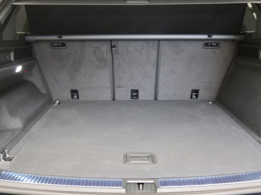 Volkswagen Touareg 3.0 TSi eHybrid 4MOTION R Edition 463PK DSG Pano-Schuifdak, Puglia Leder, 360gr. Camera, Stoelver... ActivLease financial lease