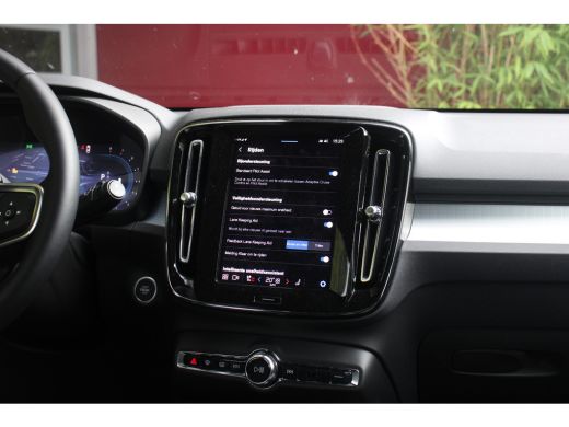 Volvo  XC40 2.0 B4 Plus Dark | Trekhaak | Camera | Harman/Kardon | Pilot Assist ActivLease financial lease