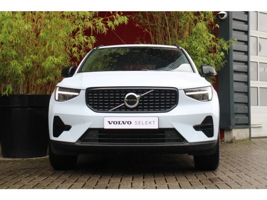 Volvo  XC40 2.0 B4 Plus Dark | Trekhaak | Camera | Harman/Kardon | Pilot Assist ActivLease financial lease