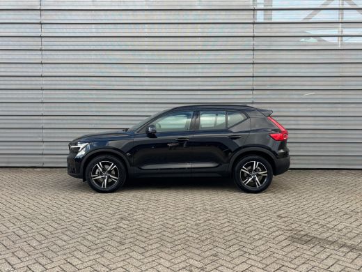 Volvo XC40 B4 197PK Plus Dark | Trekhaak | Climate Pack | Power Seats | BLIS | Verw. voorruit Volvo XC40 B4 197PK Plus Dark | Trekhaak | Climate Pack | Power Seats | BLIS | Verw. voorruit