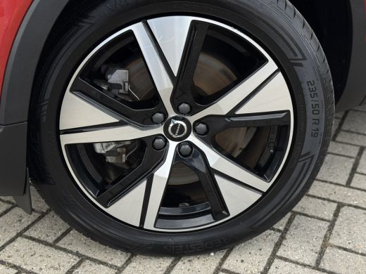 Volvo  XC40 Recharge P8 AWD R-Design Trekhaak wegklapbaar | Panoramisch schuif/kanteldak | 19" LM velgen | Ge... ActivLease financial lease