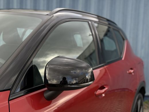 Volvo  XC40 Recharge P8 AWD R-Design Trekhaak wegklapbaar | Panoramisch schuif/kanteldak | 19" LM velgen | Ge... ActivLease financial lease