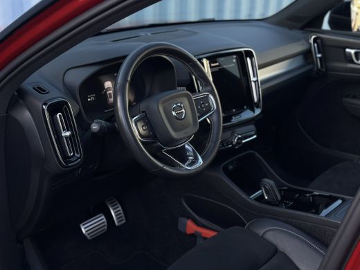 Volvo  XC40 Recharge P8 AWD R-Design Trekhaak wegklapbaar | Panoramisch schuif/kanteldak | 19" LM velgen | Ge... ActivLease financial lease