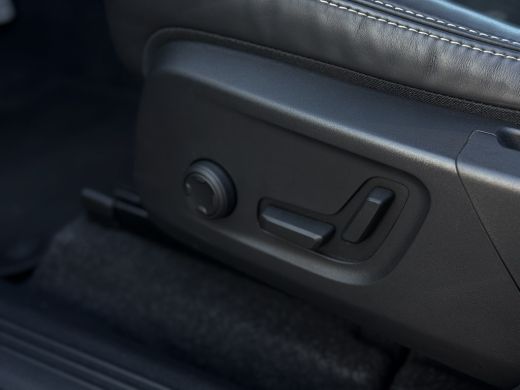 Volvo  XC40 Recharge P8 AWD R-Design Trekhaak wegklapbaar | Panoramisch schuif/kanteldak | 19" LM velgen | Ge... ActivLease financial lease