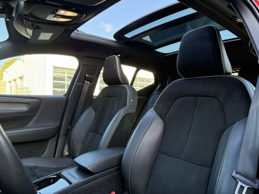Volvo  XC40 Recharge P8 AWD R-Design Trekhaak wegklapbaar | Panoramisch schuif/kanteldak | 19" LM velgen | Ge... ActivLease financial lease