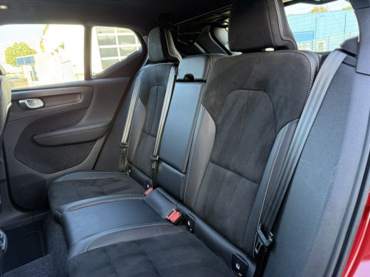 Volvo  XC40 Recharge P8 AWD R-Design Trekhaak wegklapbaar | Panoramisch schuif/kanteldak | 19" LM velgen | Ge... ActivLease financial lease