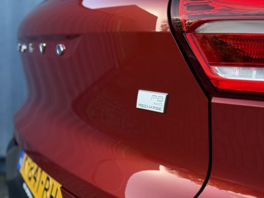 Volvo  XC40 Recharge P8 AWD R-Design Trekhaak wegklapbaar | Panoramisch schuif/kanteldak | 19" LM velgen | Ge... ActivLease financial lease