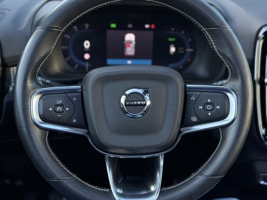 Volvo  XC40 Recharge P8 AWD R-Design Trekhaak wegklapbaar | Panoramisch schuif/kanteldak | 19" LM velgen | Ge... ActivLease financial lease