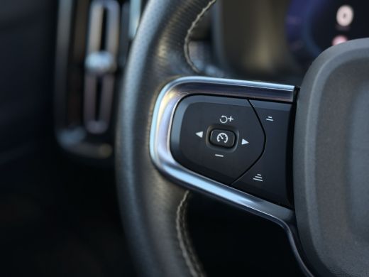 Volvo  XC40 Recharge P8 AWD R-Design Trekhaak wegklapbaar | Panoramisch schuif/kanteldak | 19" LM velgen | Ge... ActivLease financial lease