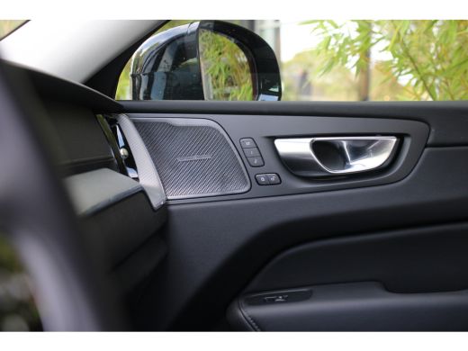 Volvo  XC60 2.0 T6 Plug-in hybrid AWD Ultra Dark | Luchtvering | Trekhaak | Panoramadak | Pilot Assist | Harm... ActivLease financial lease