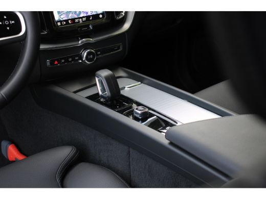 Volvo  XC60 2.0 T6 Plug-in hybrid AWD Ultra Dark | Luchtvering | Trekhaak | Panoramadak | Pilot Assist | Harm... ActivLease financial lease