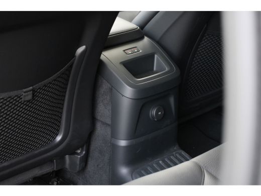 Volvo  XC60 2.0 T6 Plug-in hybrid AWD Ultra Dark | Luchtvering | Trekhaak | Panoramadak | Pilot Assist | Harm... ActivLease financial lease