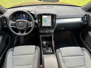 Volvo  XC40 B4 197PK Plus Dark | Trekhaak | Climate Pack | Power Seats | BLIS | Verw. voorruit