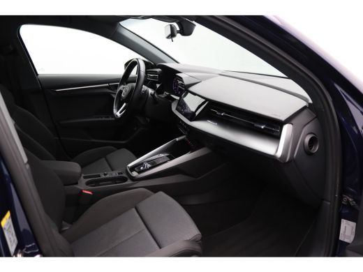 Audi A3 Sportback 45 TFSI e S edition Competition | Achterbank in delen neerklapbaar | Achteruitrijcamera... ActivLease financial lease
