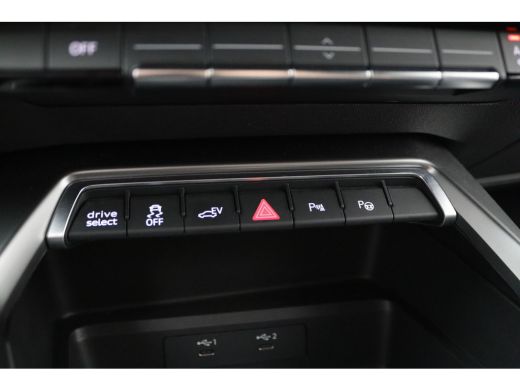 Audi A3 Sportback 45 TFSI e S edition Competition | Achterbank in delen neerklapbaar | Achteruitrijcamera... ActivLease financial lease