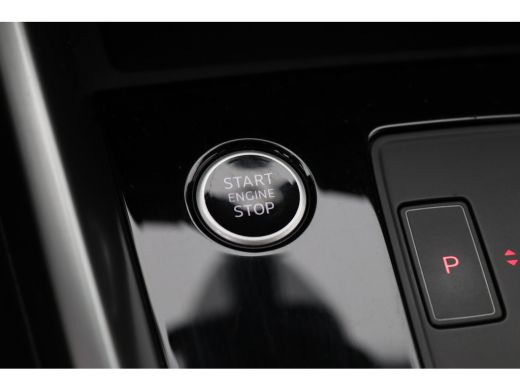 Audi A3 Sportback 45 TFSI e S edition Competition | Achterbank in delen neerklapbaar | Achteruitrijcamera... ActivLease financial lease