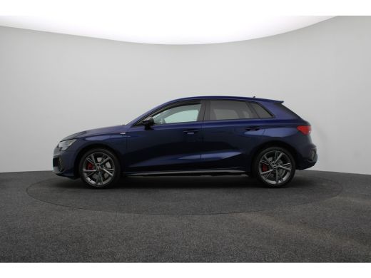 Audi A3 Sportback 45 TFSI e S edition Competition | Achterbank in delen neerklapbaar | Achteruitrijcamera... ActivLease financial lease