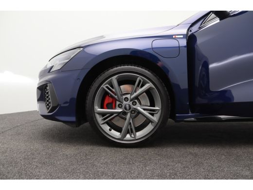 Audi A3 Sportback 45 TFSI e S edition Competition | Achterbank in delen neerklapbaar | Achteruitrijcamera... ActivLease financial lease