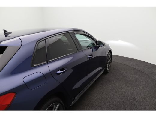 Audi A3 Sportback 45 TFSI e S edition Competition | Achterbank in delen neerklapbaar | Achteruitrijcamera... ActivLease financial lease