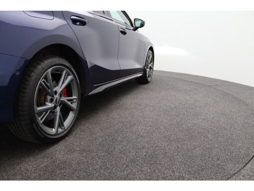 Audi A3 Sportback 45 TFSI e S edition Competition | Achterbank in delen neerklapbaar | Achteruitrijcamera... ActivLease financial lease