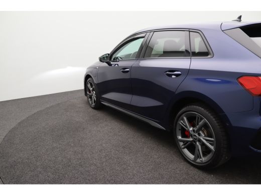 Audi A3 Sportback 45 TFSI e S edition Competition | Achterbank in delen neerklapbaar | Achteruitrijcamera... ActivLease financial lease