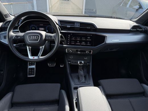 Audi Q3 45 TFSI e S edition | Achteruitrijcamera | Apple Carplay/Android Auto|telefoonintegratie premium ... ActivLease financial lease