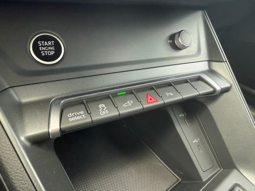 Audi Q3 45 TFSI e S edition | Achteruitrijcamera | Apple Carplay/Android Auto|telefoonintegratie premium ... ActivLease financial lease