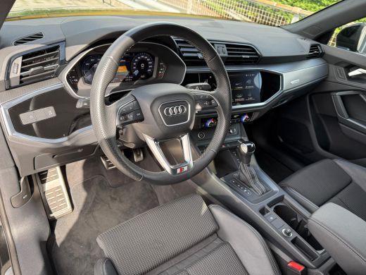 Audi Q3 45 TFSI e S edition | Achteruitrijcamera | Apple Carplay/Android Auto|telefoonintegratie premium ... ActivLease financial lease