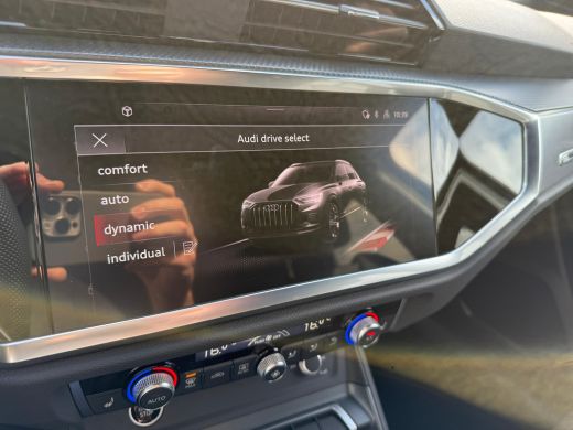 Audi Q3 45 TFSI e S edition | Achteruitrijcamera | Apple Carplay/Android Auto|telefoonintegratie premium ... ActivLease financial lease