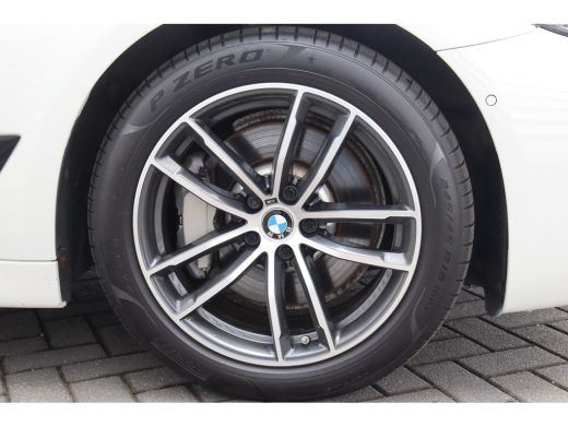 BMW 5 Serie Touring 530e 292PK X-DRIVE HIGH EXECUTIVE M-SPORT / NAVI / LEDER / FULL-LED / CLIMA / PDC / 18" L... ActivLease financial lease