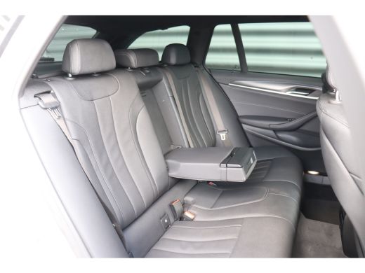 BMW 5 Serie Touring 530e 292PK X-DRIVE HIGH EXECUTIVE M-SPORT / NAVI / LEDER / FULL-LED / CLIMA / PDC / 18" L... ActivLease financial lease