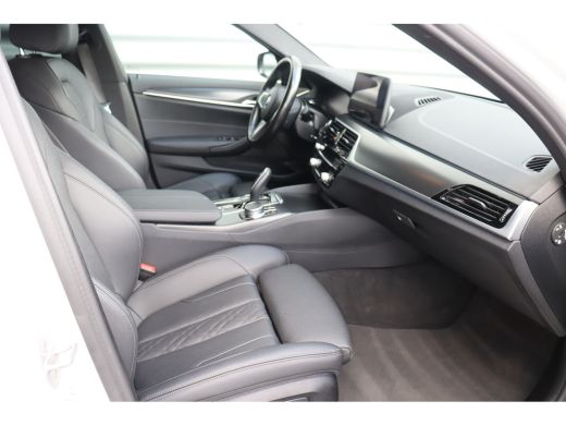 BMW 5 Serie Touring 530e 292PK X-DRIVE HIGH EXECUTIVE M-SPORT / NAVI / LEDER / FULL-LED / CLIMA / PDC / 18" L... ActivLease financial lease