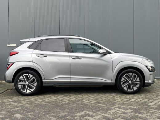 Hyundai Kona 64 kWh 204pk Pure | LED | Camera | Climate | Carplay | Keyless | Navigatie | 17" Lichtmetaal | Pa... ActivLease financial lease