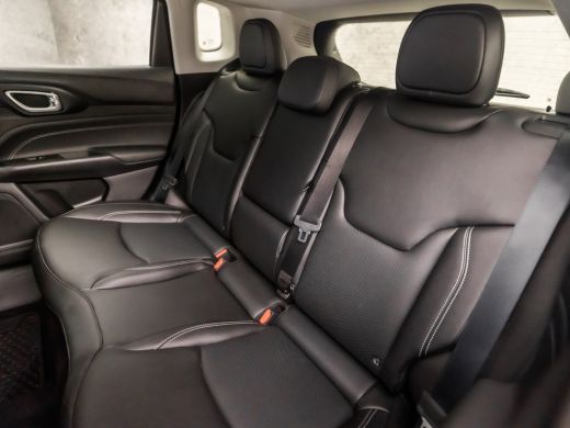 Jeep Compass 4xe 240 Plug-in Hybrid S Black Sport 240Pk Automaat (VIRTUAL COCKPIT, APPLE CARPLAY, GROOT NAVI, ... ActivLease financial lease