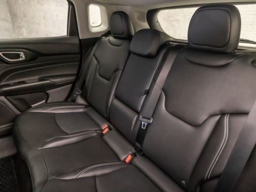 Jeep Compass 4xe 240 Plug-in Hybrid S Black Sport 240Pk Automaat (VIRTUAL COCKPIT, APPLE CARPLAY, LEDER, STUUR... ActivLease financial lease